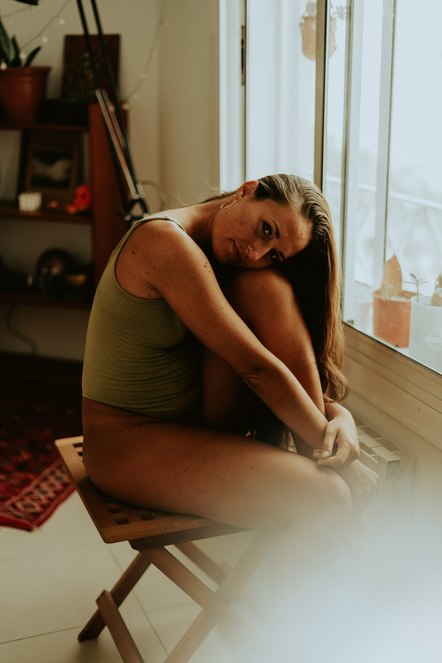 Sesión con modelo en interiores