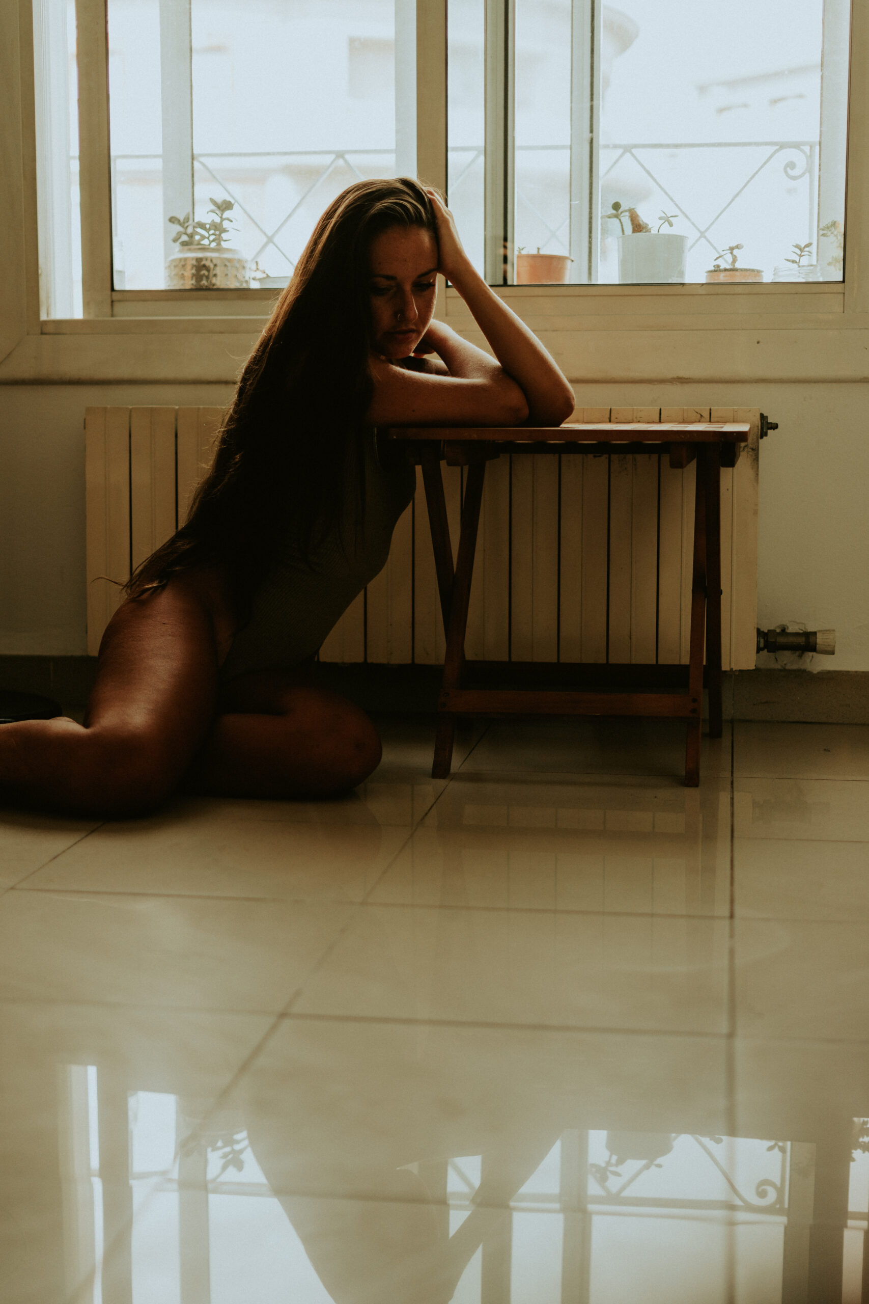Sesión con modelo en interiores