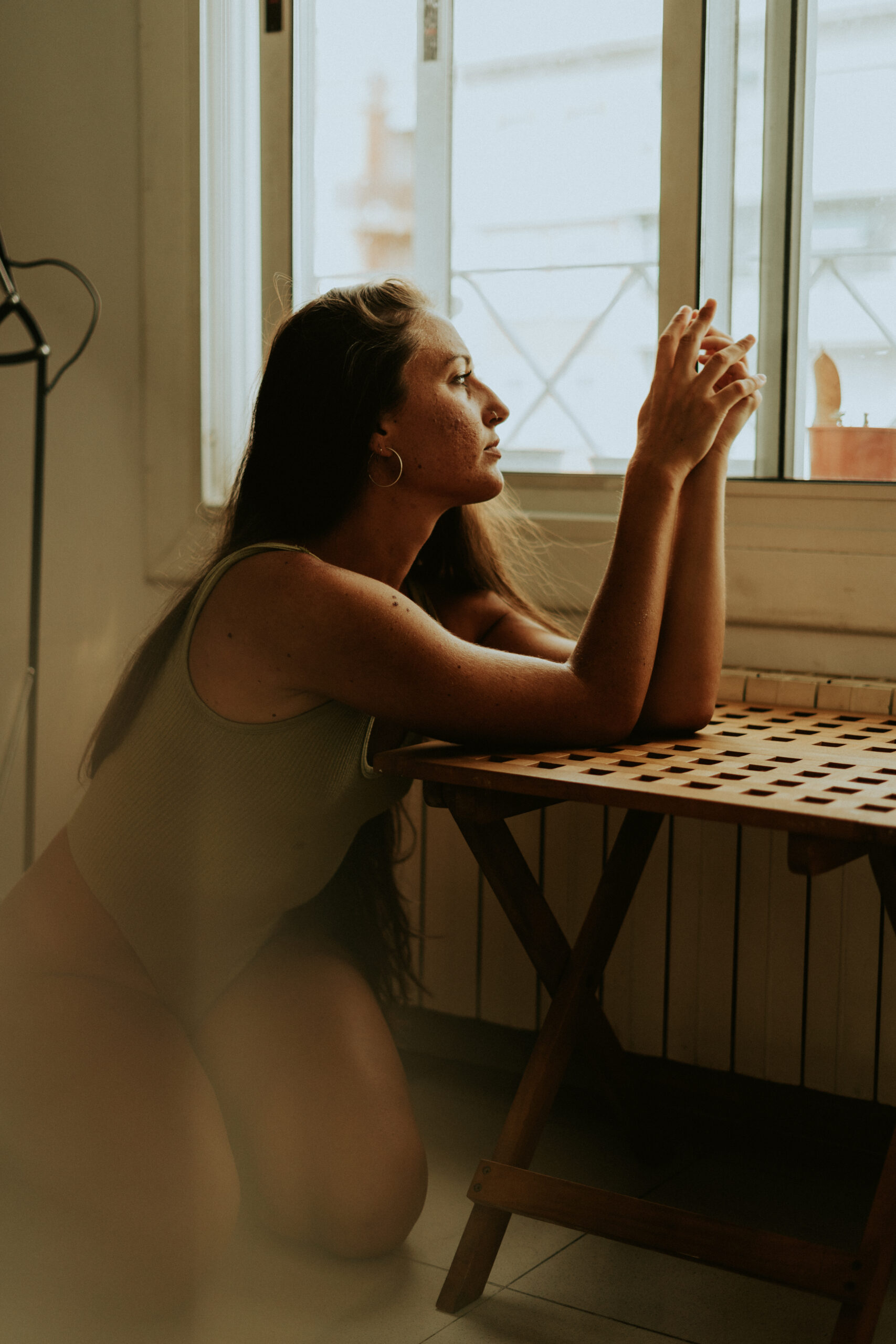 Sesión con modelo en interiores