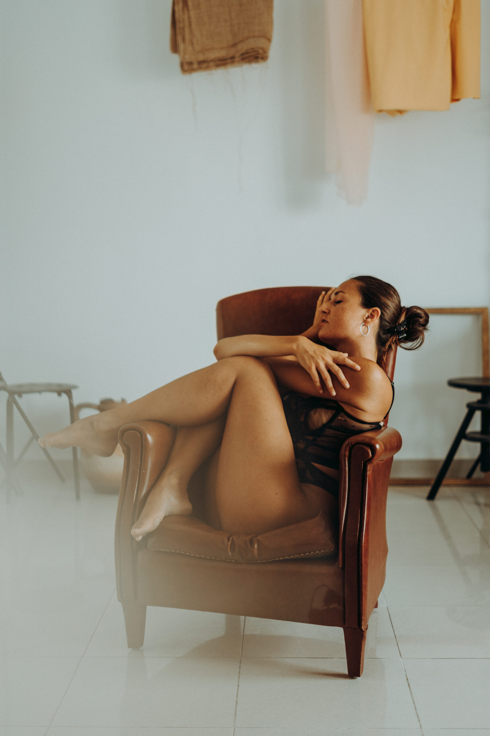 Sesión con modelo en interiores