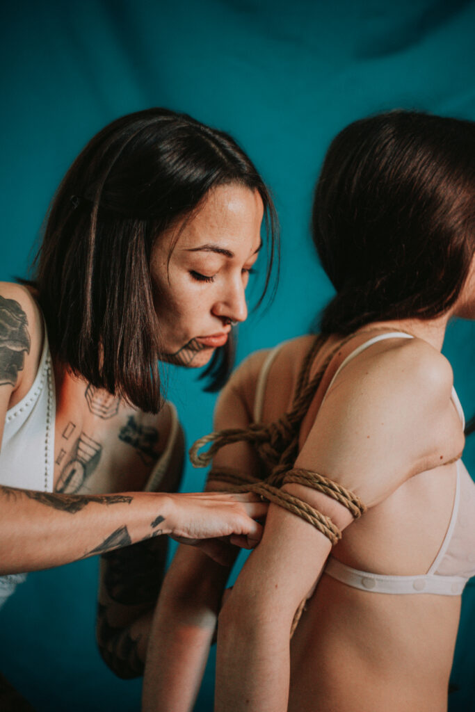 Sesión de shibari en estudio