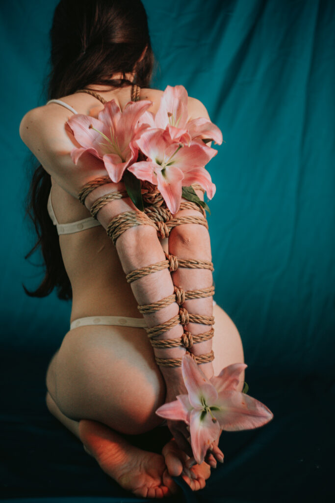 Sesión de shibari en estudio