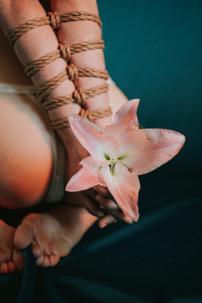 Sesión de shibari en estudio