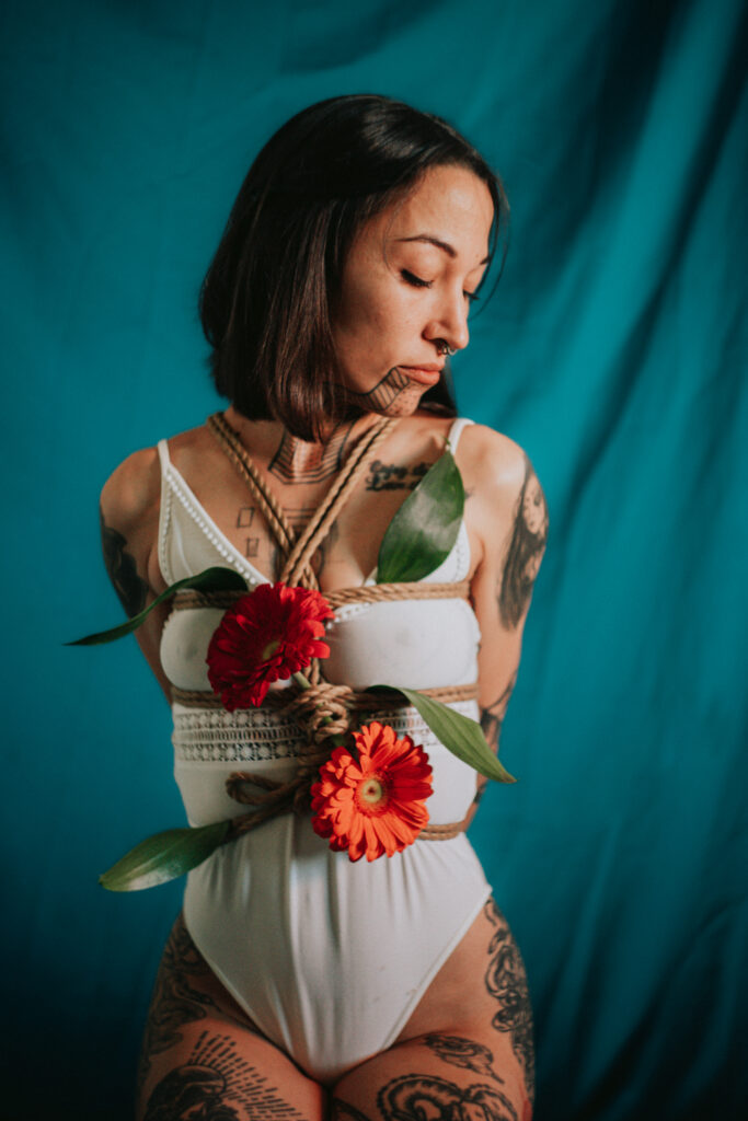 Sesión de shibari en estudio