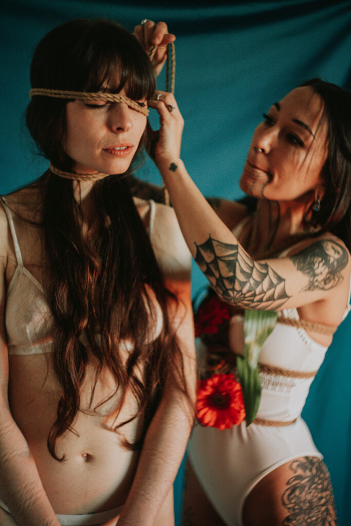 Sesión de shibari en estudio
