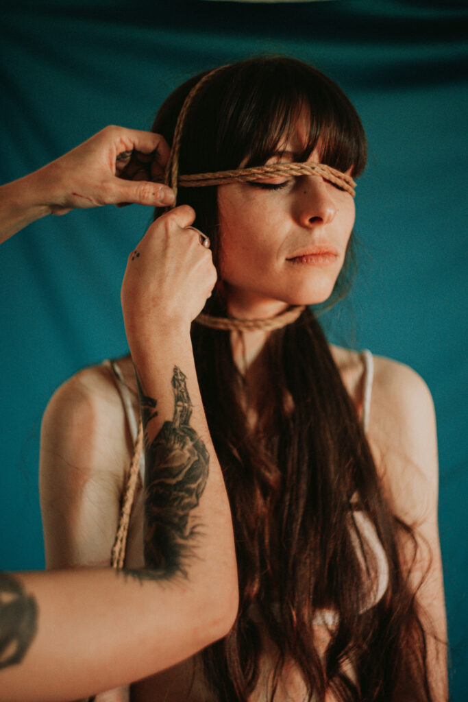 Sesión de shibari en estudio