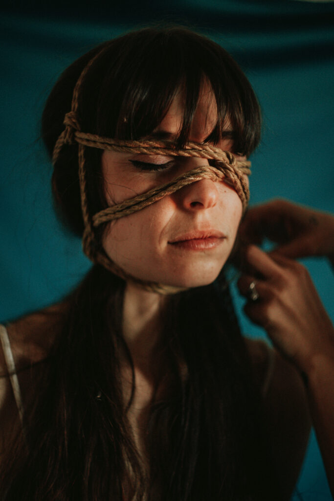 Sesión de shibari en estudio