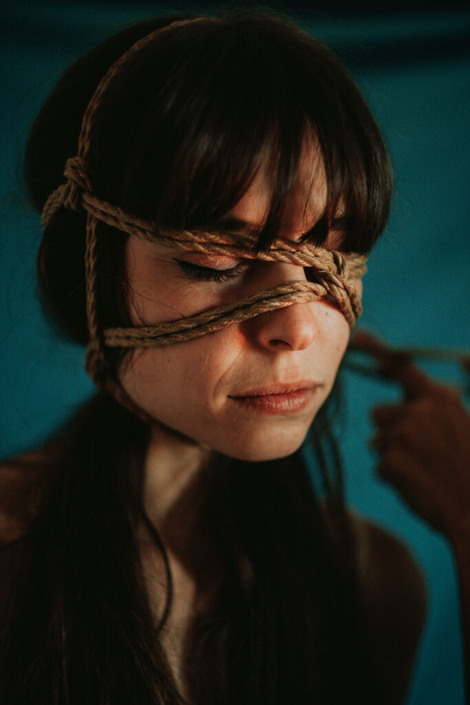 Sesión de shibari en estudio