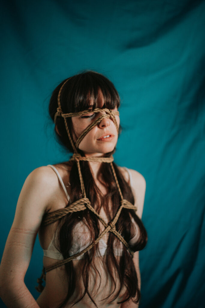 Sesión de shibari en estudio