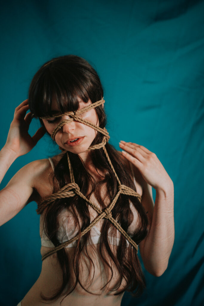 Sesión de shibari en estudio