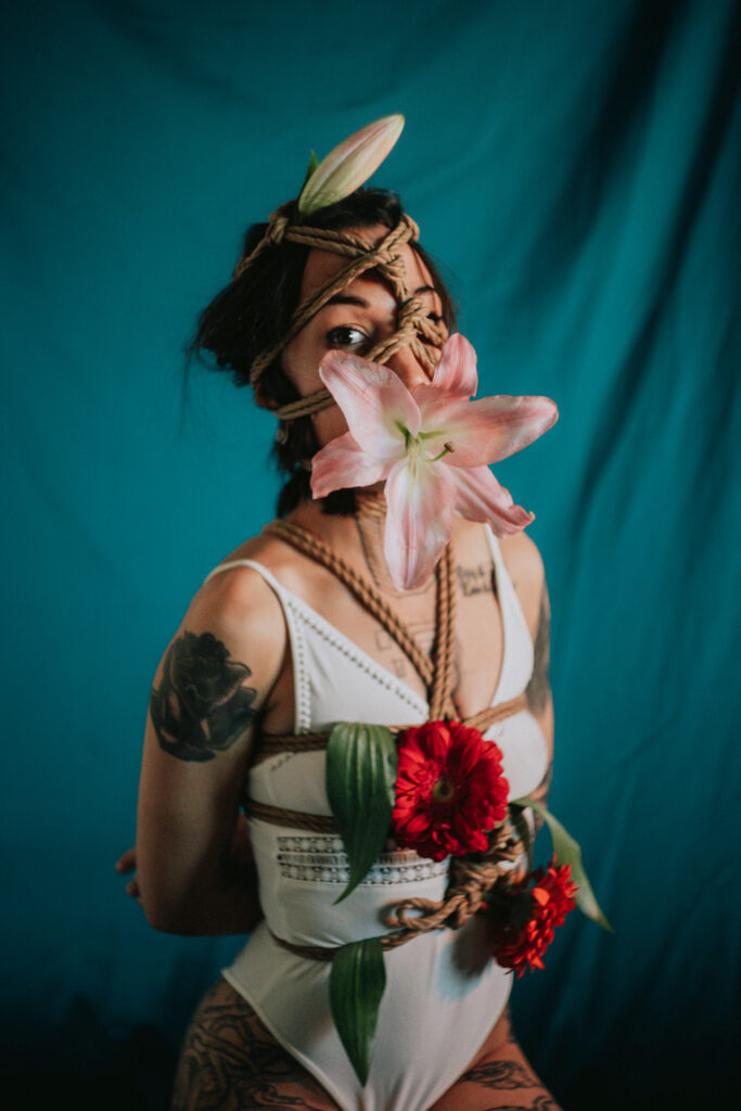 Sesión de shibari en estudio