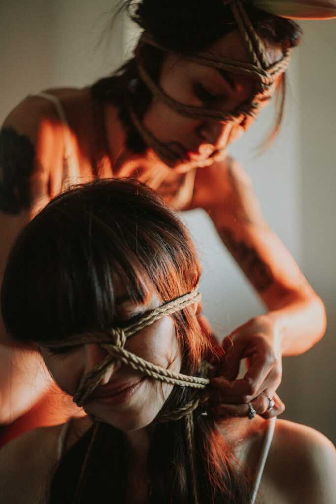 Sesión de shibari en estudio