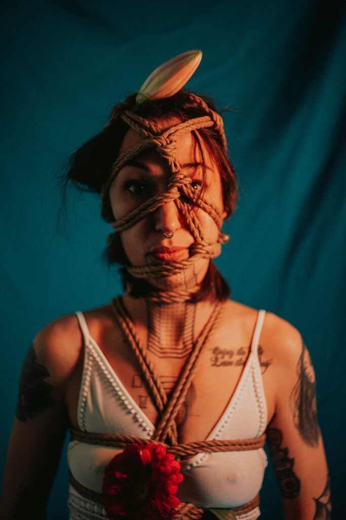 Sesión de shibari en estudio