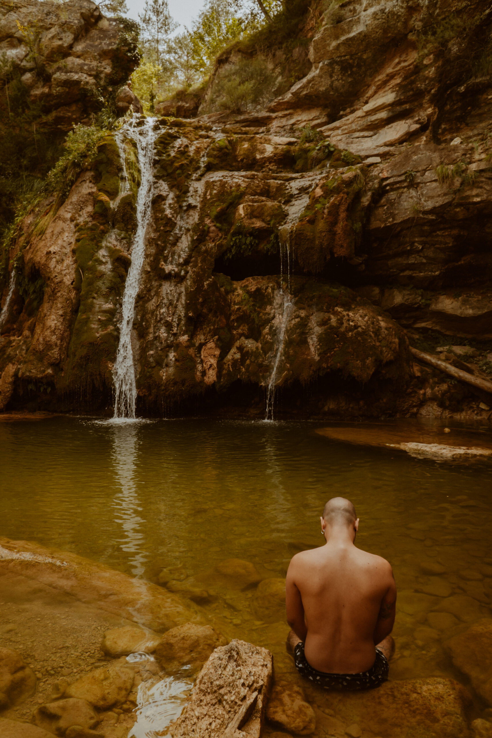 Sesión de fotos en la naturaleza, cascadas
