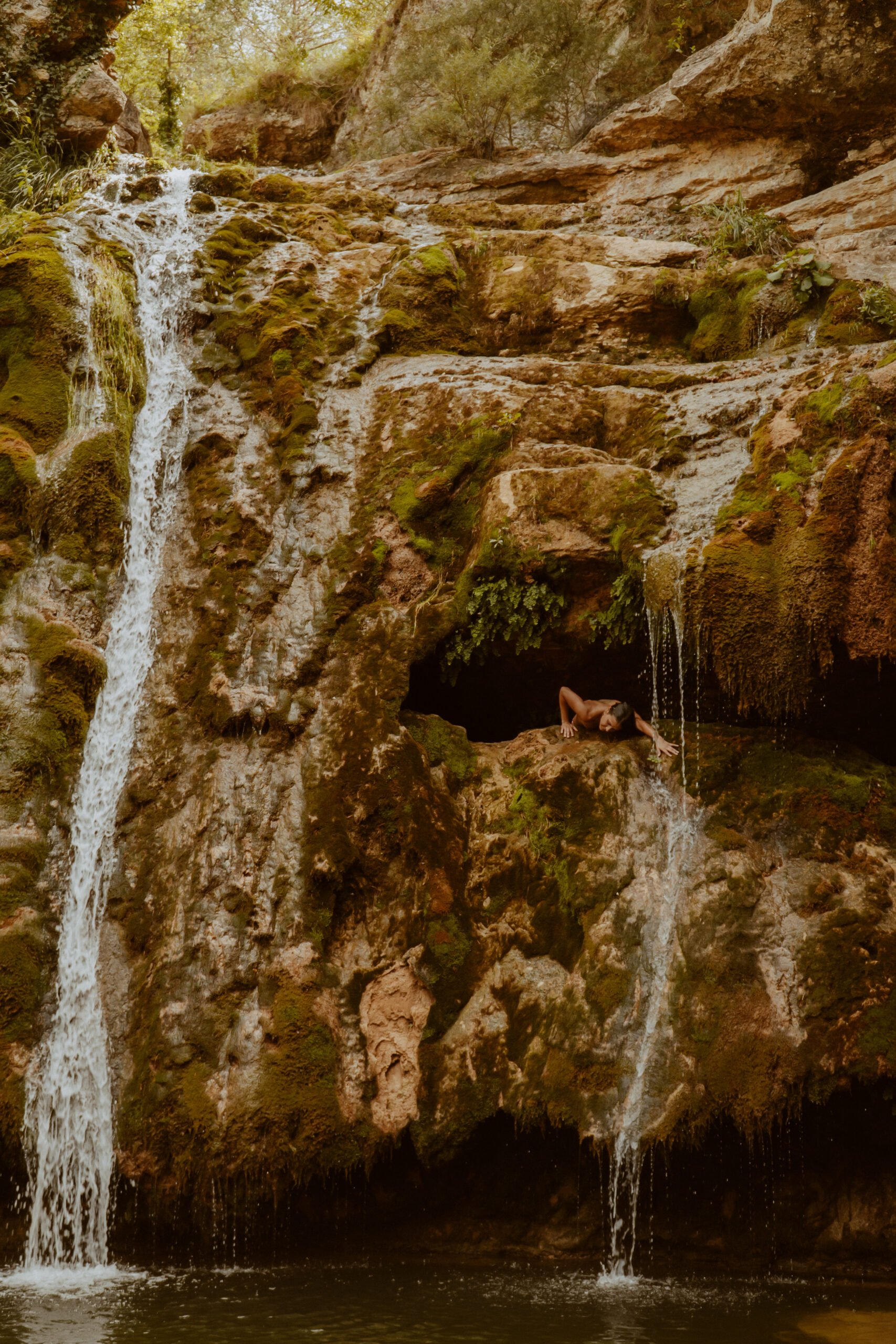 Sesión de fotos en la naturaleza, cascadas