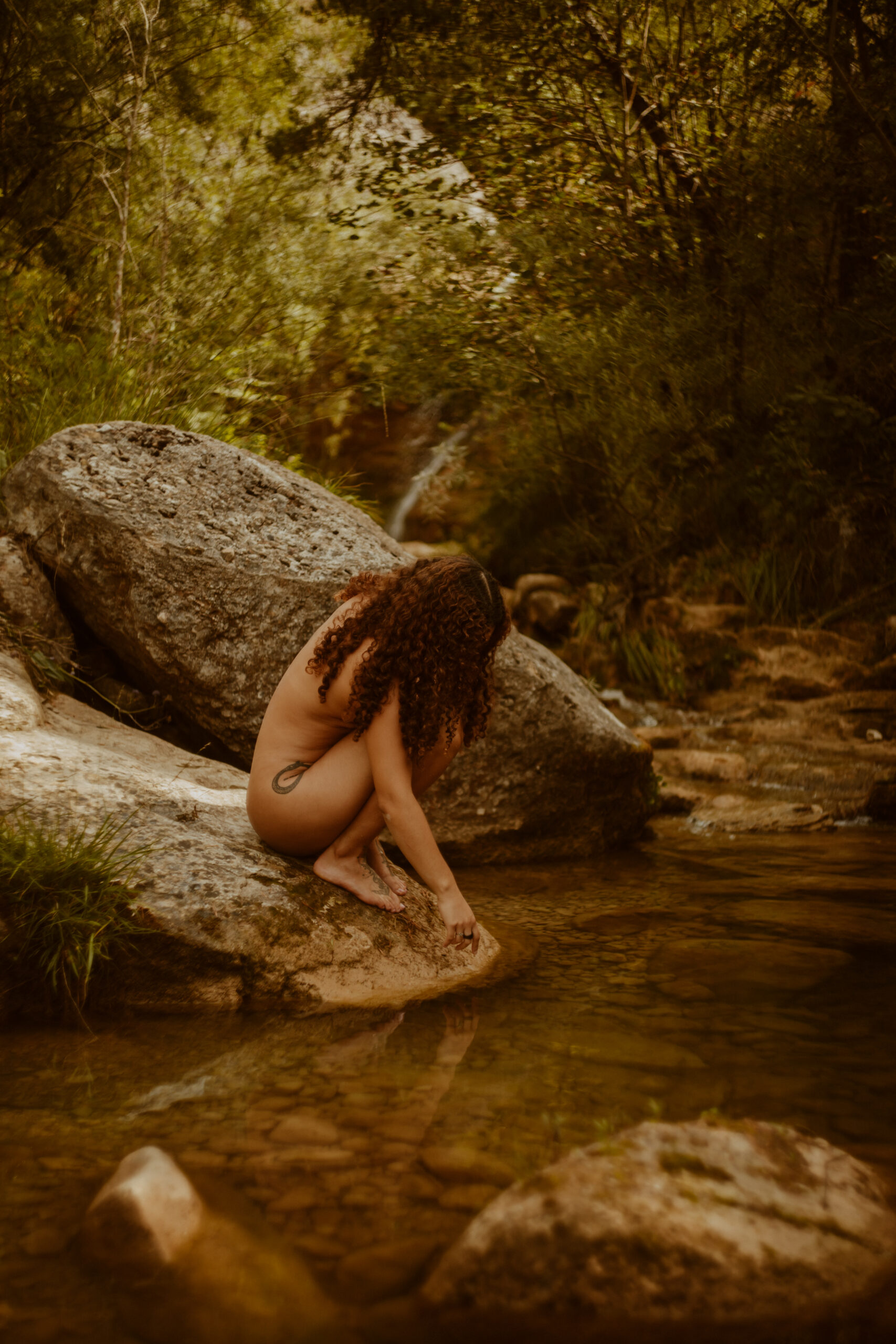 Sesión de fotos en la naturaleza, cascadas