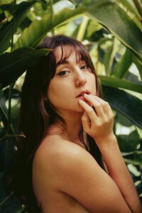 Sesión de fotos en exteriores con modelo