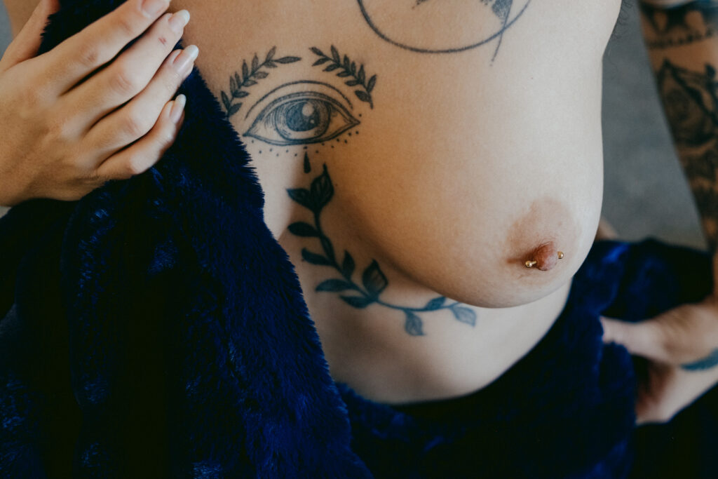 Autorretratos de desnudo en estudio