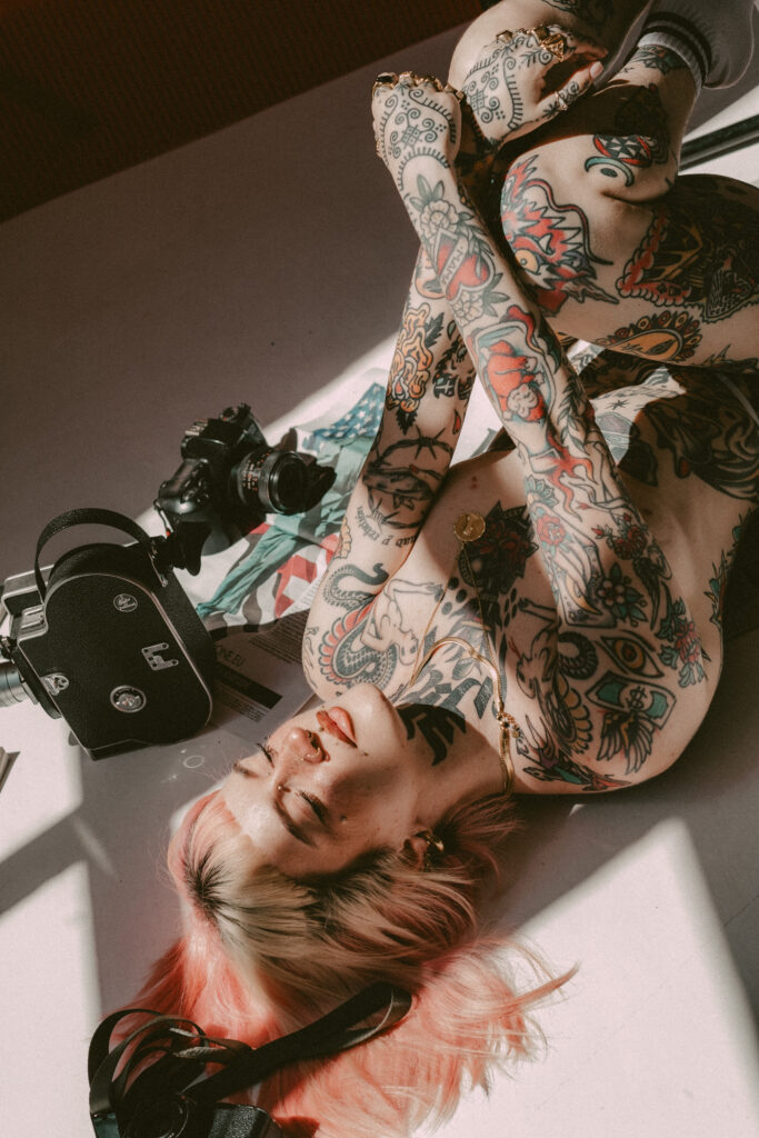 Sesión de fotos en lencería y desnudo en estudio