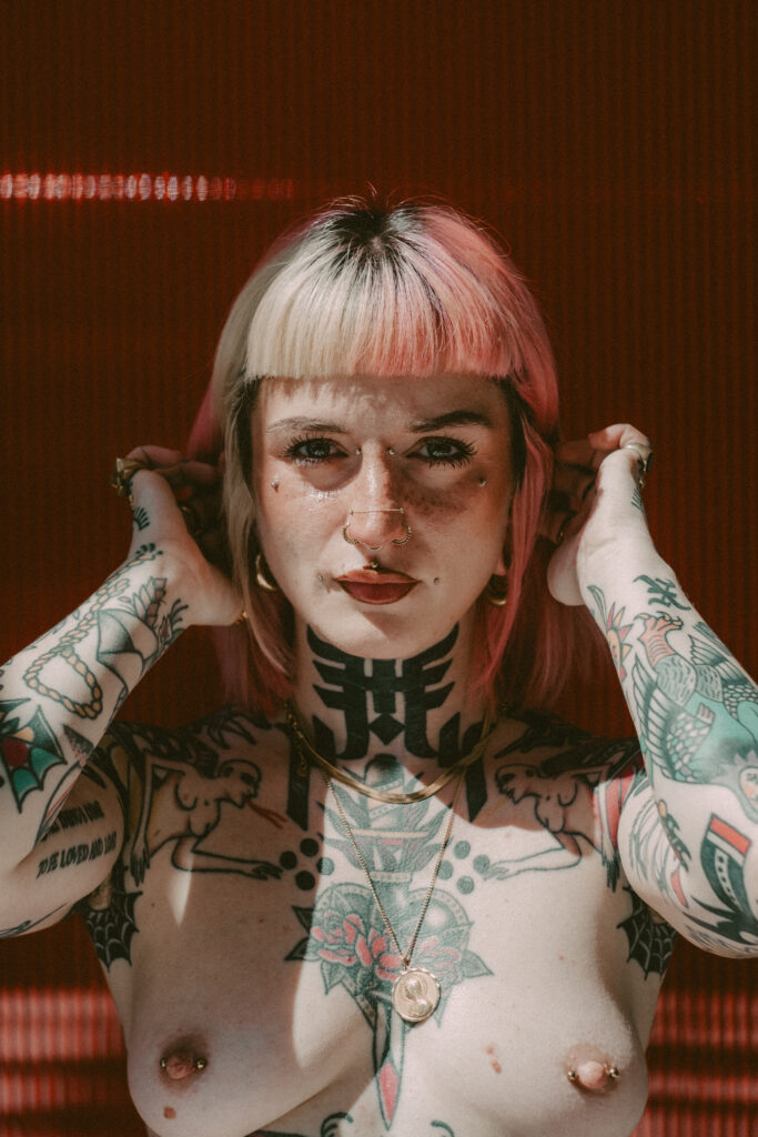 Sesión de fotos en lencería y desnudo en estudio