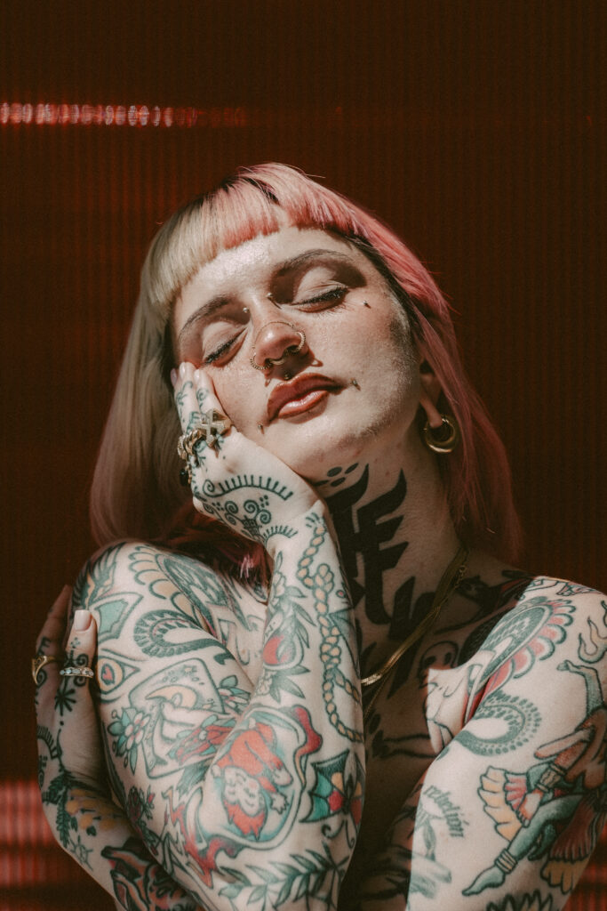 Sesión de fotos en lencería y desnudo en estudio