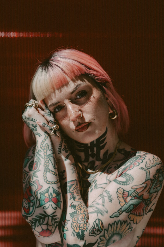 Sesión de fotos en lencería y desnudo en estudio