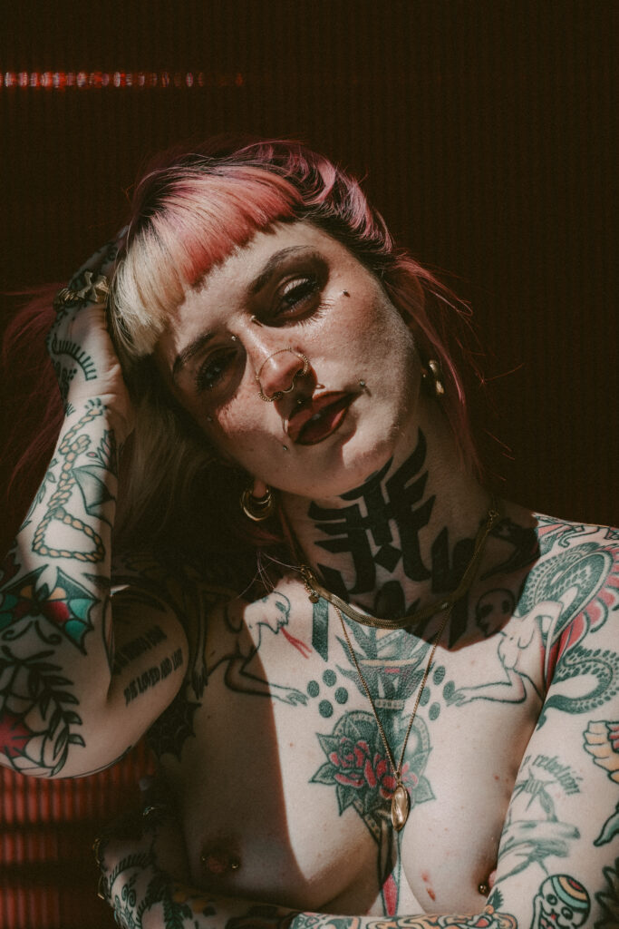 Sesión de fotos en lencería y desnudo en estudio