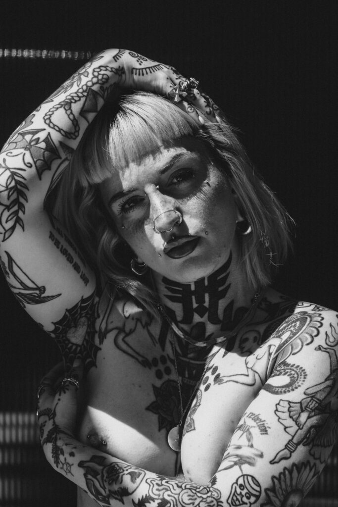 Sesión de fotos en lencería y desnudo en estudio