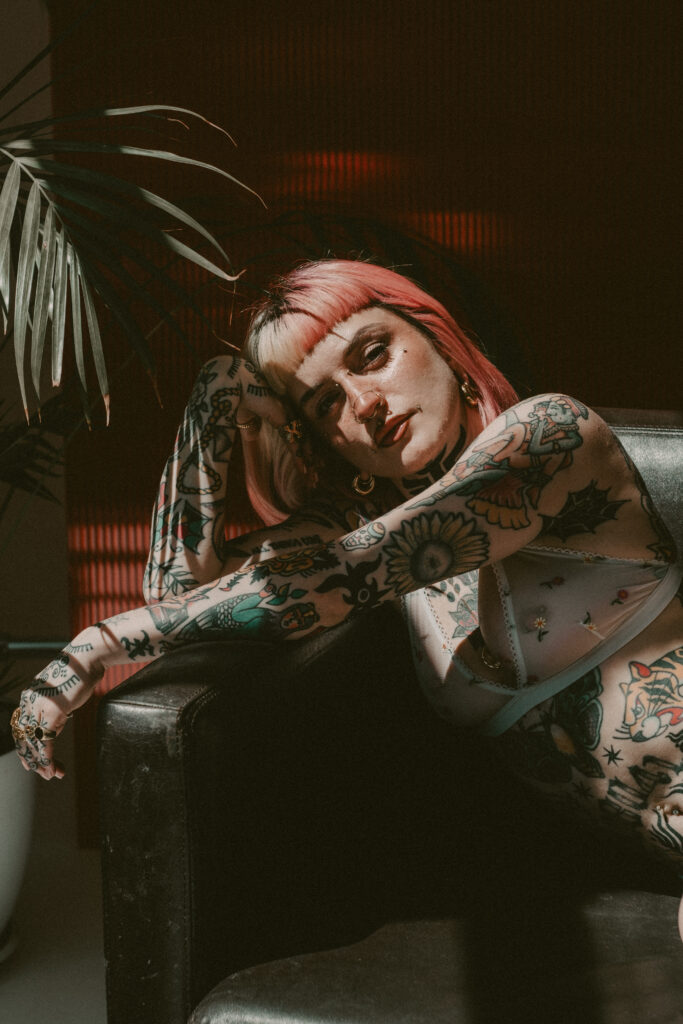 Sesión de fotos en lencería y desnudo en estudio