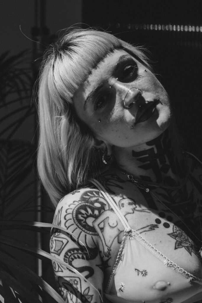 Sesión de fotos en lencería y desnudo en estudio