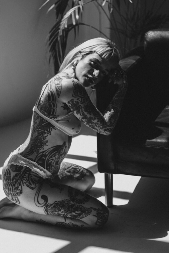 Sesión de fotos en lencería y desnudo en estudio