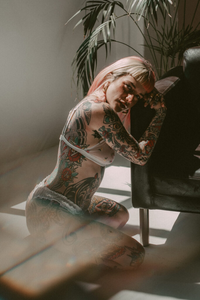 Sesión de fotos en lencería y desnudo en estudio