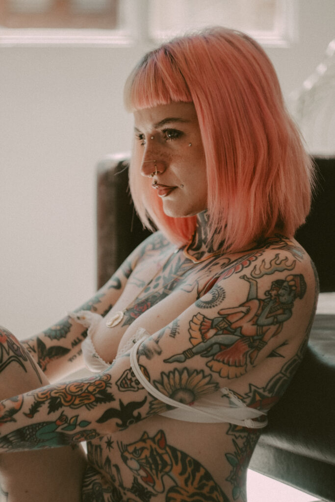 Sesión de fotos en lencería y desnudo en estudio