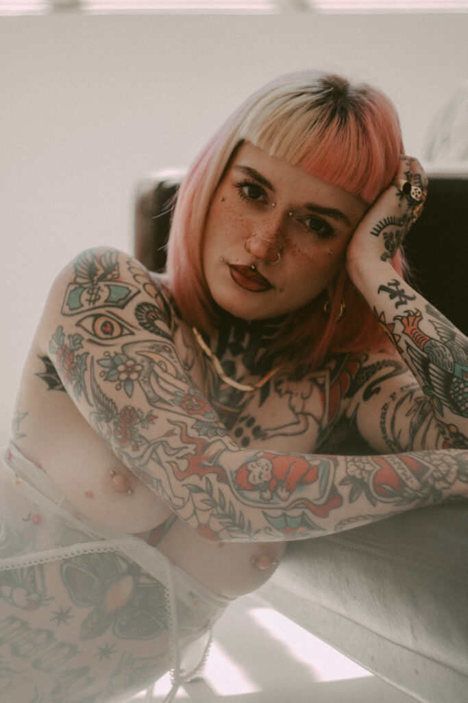 Sesión de fotos en lencería y desnudo en estudio