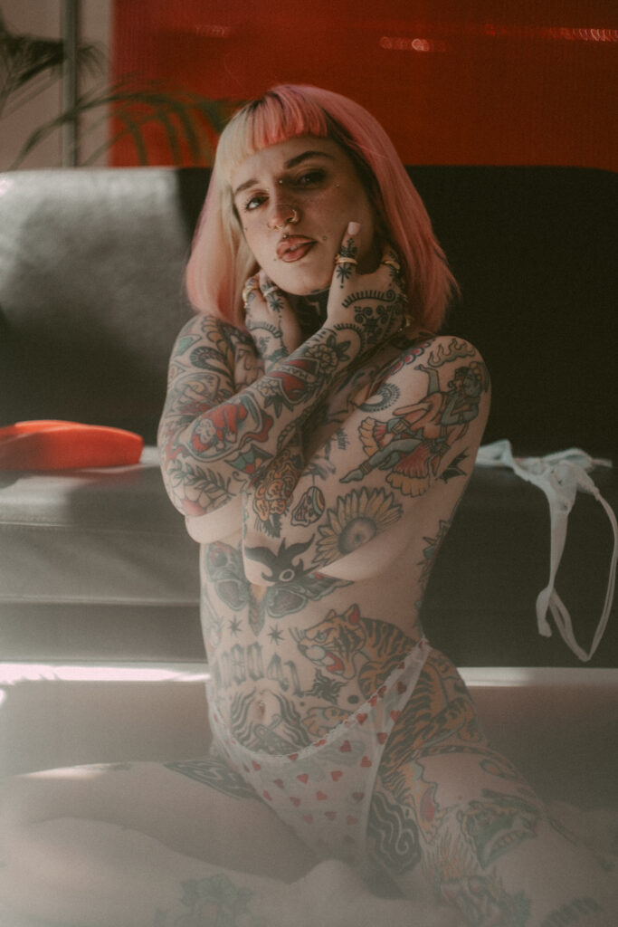 Sesión de fotos en lencería y desnudo en estudio