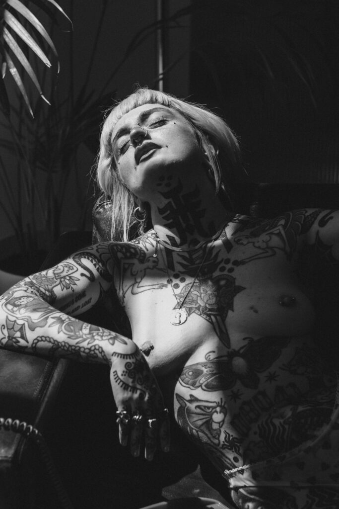 Sesión de fotos en lencería y desnudo en estudio