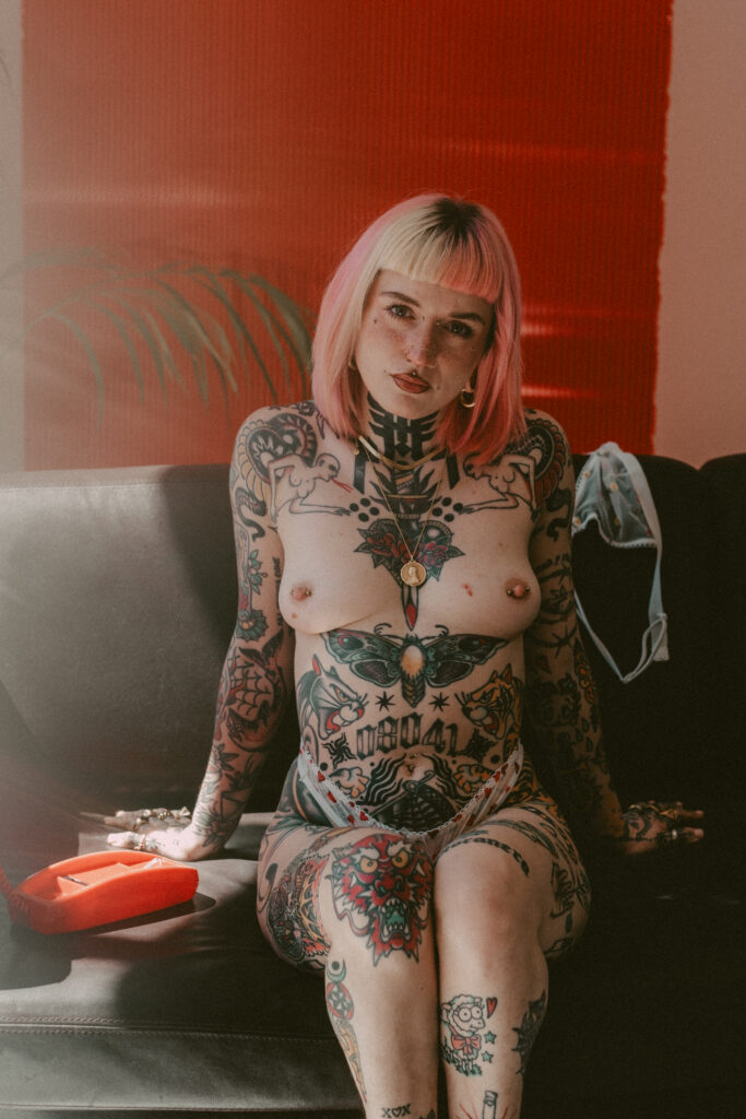 Sesión de fotos en lencería y desnudo en estudio