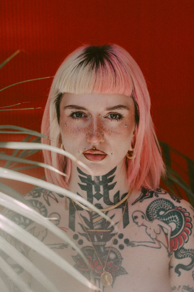 Sesión de fotos en lencería y desnudo en estudio