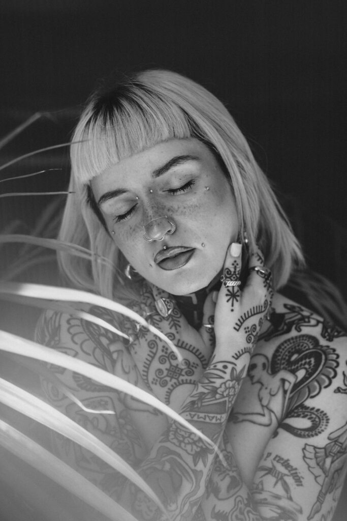 Sesión de fotos en lencería y desnudo en estudio