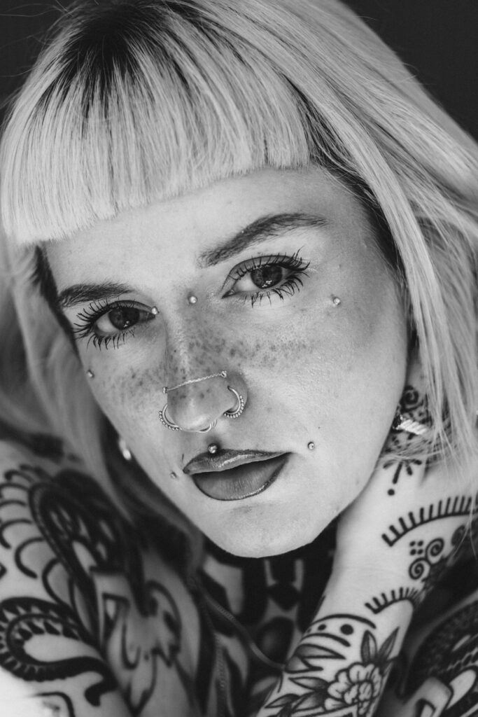 Sesión de fotos en lencería y desnudo en estudio