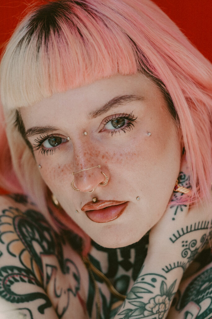 Sesión de fotos en lencería y desnudo en estudio