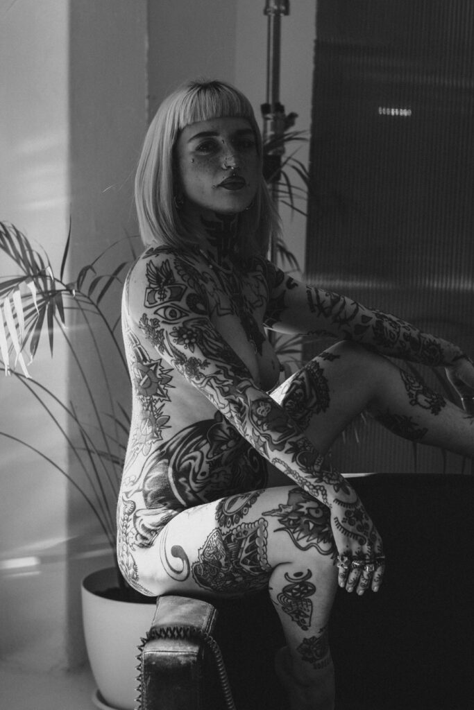 Sesión de fotos en lencería y desnudo en estudio