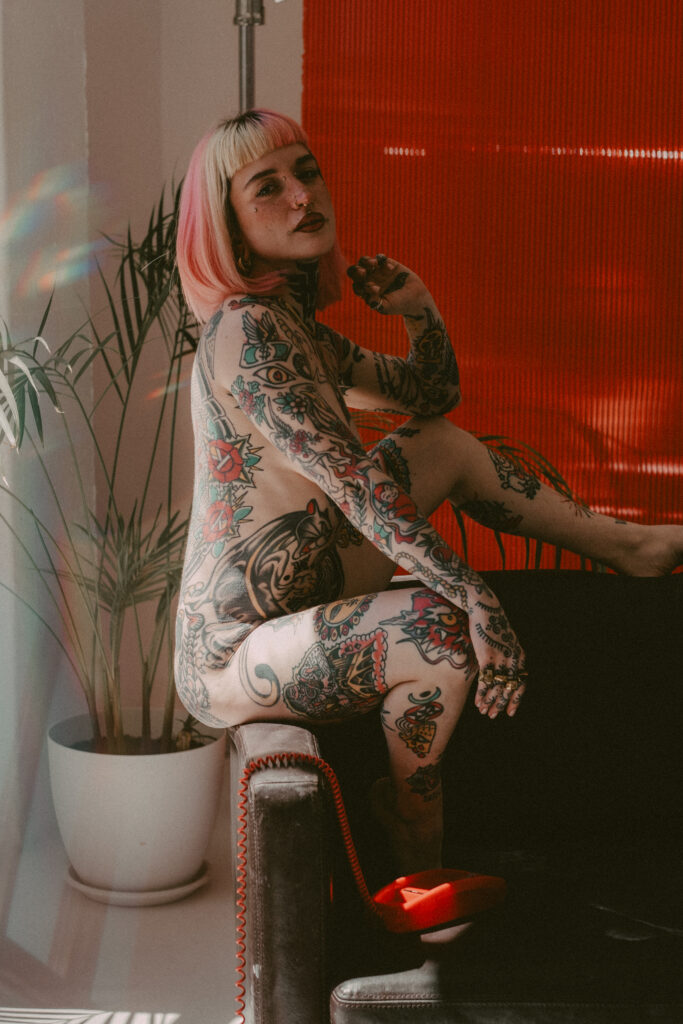 Sesión de fotos en lencería y desnudo en estudio