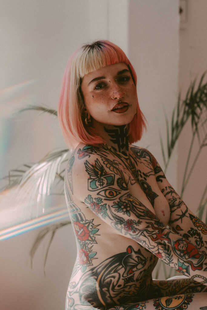 Sesión de fotos en lencería y desnudo en estudio