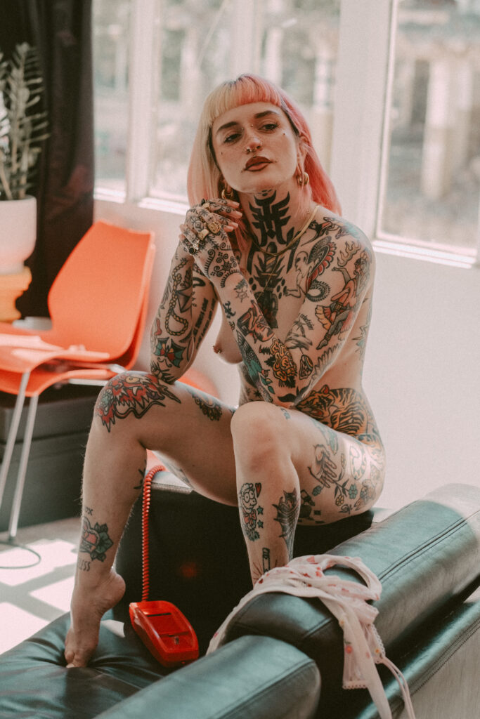 Sesión de fotos en lencería y desnudo en estudio