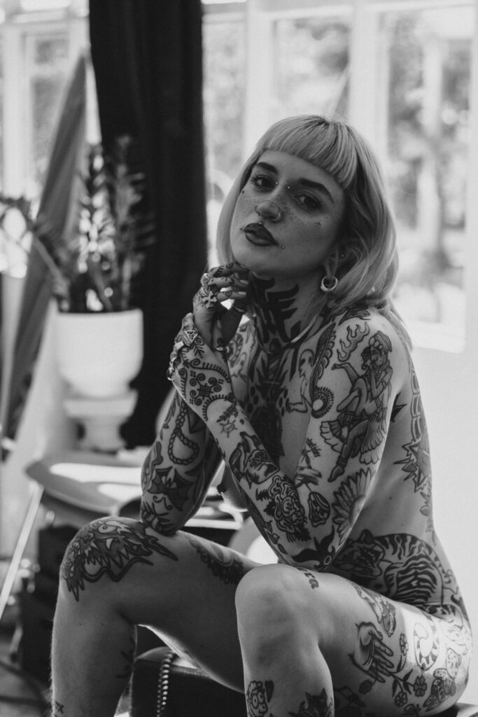 Sesión de fotos en lencería y desnudo en estudio