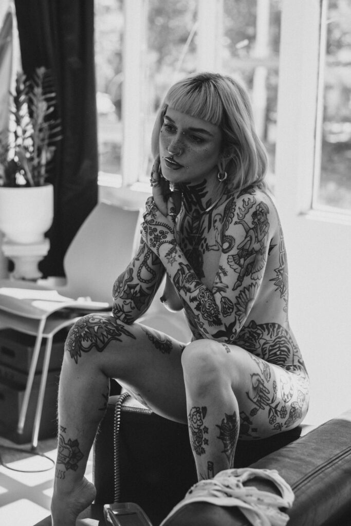 Sesión de fotos en lencería y desnudo en estudio