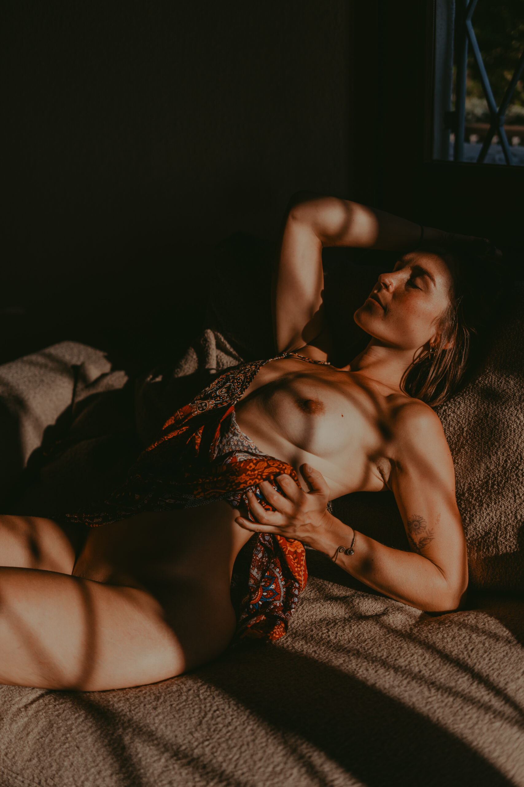 Intimate photoshoot in nature