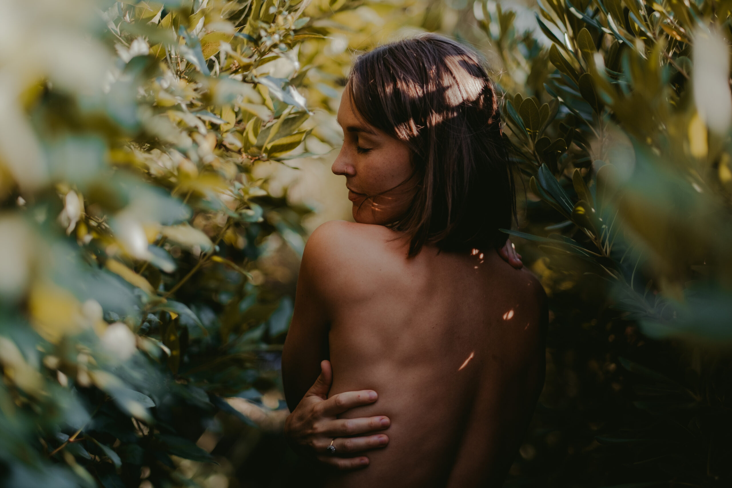 Intimate photoshoot in nature