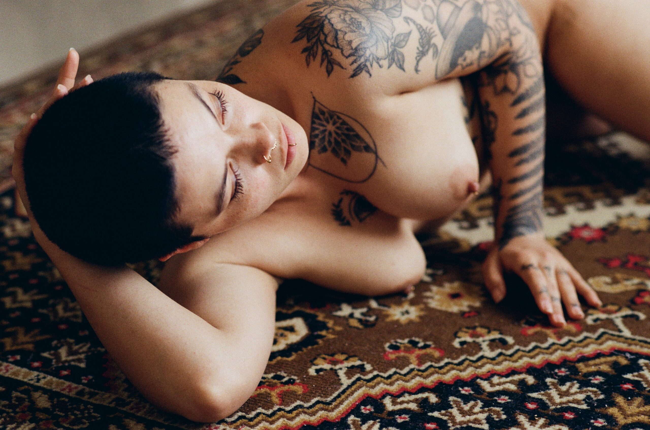 Sesión de fotos de desnudo analógica